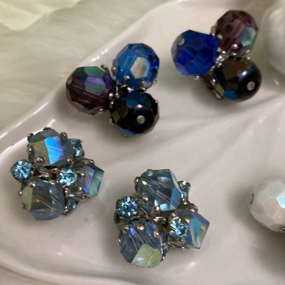 VOGUE TRIO VINTAGE BEADED CLIP EARRINGS - Picture 4 of 7